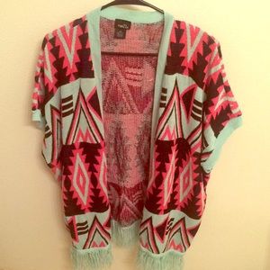 Short sleeve cardigan with fringe at the bottom